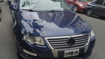 A unas 12 cuadras del hecho hallaron abandonado el Volkswagen Passat.