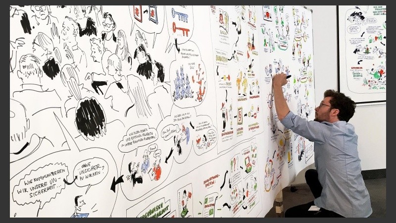 La lógica artística a la que recurre es más comunicativa que la lógica científica o conceptual.