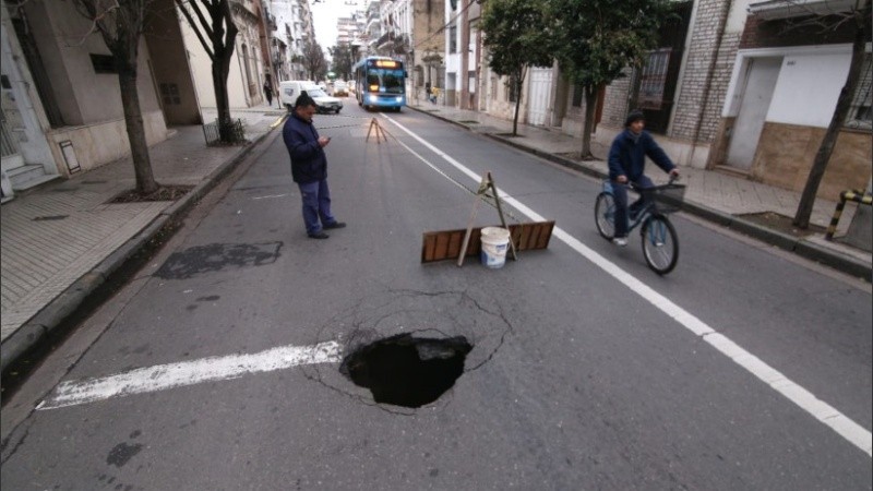 Imposible pasar por el carril exclusivo.