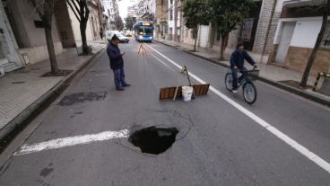 Imposible pasar por el carril exclusivo.