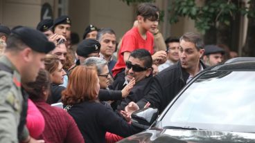 Los simpatizantes del presidente se agolparon para saludarlo.