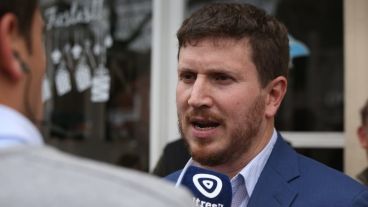 El diputado Angelini arribó al comercio junto al presidente.