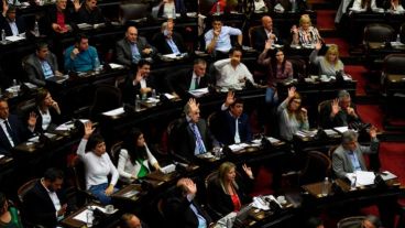 En el debate previo a la votación, hablaron los presidentes de los bloques y uno de los legisladores de cada espacio.