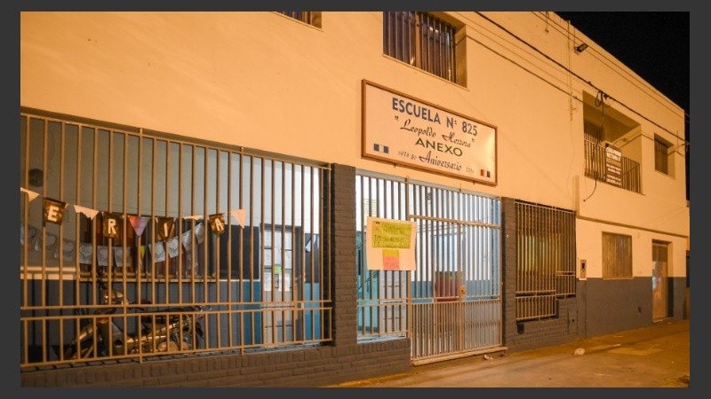 La escuela Nº 825 “Leopoldo Herrera” de avenida Casiano Casas al 1000.