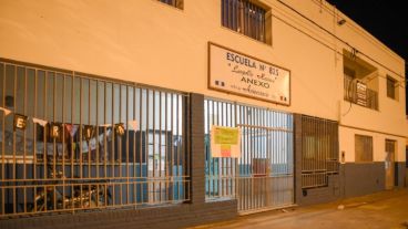 La escuela Nº 825 “Leopoldo Herrera” de avenida Casiano Casas al 1000.