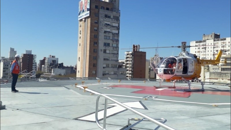 La aeronave sanitaria llegó hasta el Sanatorio de Niños.