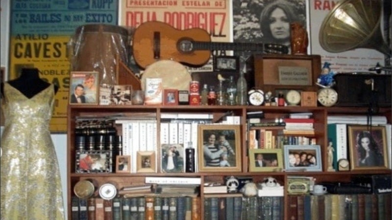 La colección está compuesta de objetos donados por: Hugo Moyano Vargas, Rita La Salvaje, Cholo Montironi, Nobleza Cassini, Delia Rodríguez, Nancy Valdéz, Graciela Rey, Angelita de la Mata, Graciela Figari, Verónica Marchetti, María del Paraná y Norberto Chiabrando, entre otros. 