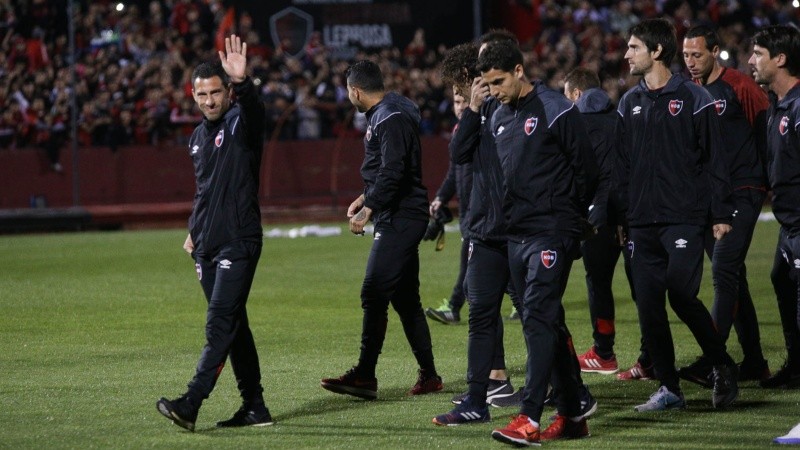 Banderazo, luces y mucho fervor en el Marcelo Bielsa.