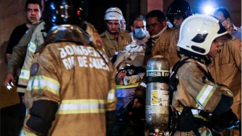 El hospital tiene 200 camas. 