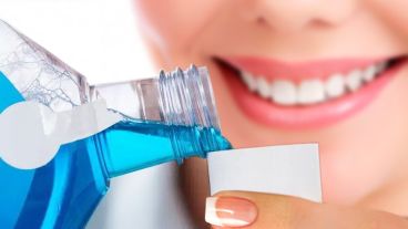 Hay que considerar en qué momento usar el enjuague bucal.