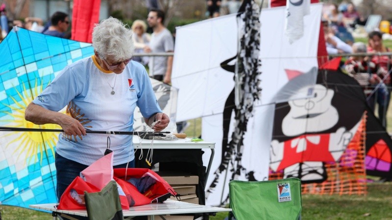 El Festival Internacional de Barriletes arrancó con buen tiempo y mucha gente en su primer día en el parque Scalabrini Ortiz.