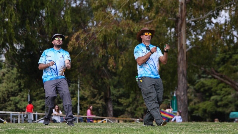 El Festival Internacional de Barriletes arrancó con buen tiempo y mucha gente en su primer día en el parque Scalabrini Ortiz.