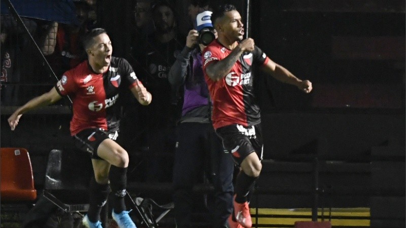 Resultado de imagen para COLON SORPRENDIÃ AL PUNTERO