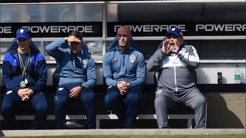 El debut de Maradona como DT de Gimnasia.