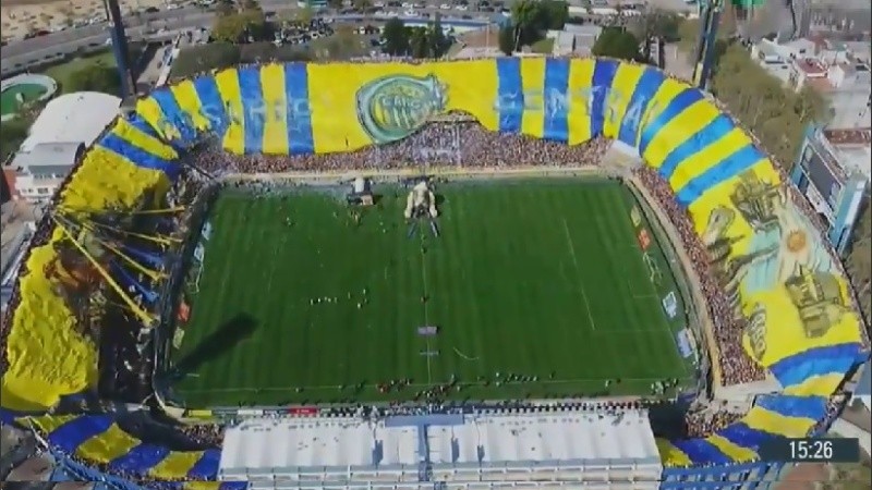 Tremenda bandera vista desde el aire.