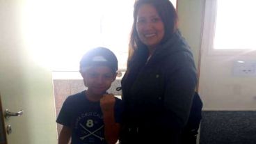 La alegría de Benja y de su mamá al dejar otra vez el Vilela.