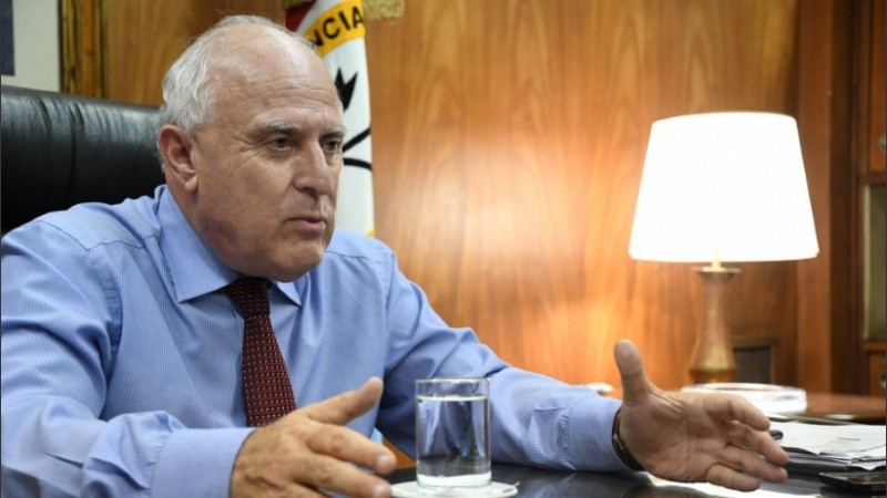El mandatario provincial apoya al postulante de Consenso Federal, Roberto Lavagna.
