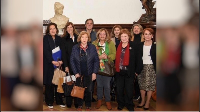 Parte de la delegación de la Federación de Amigos de Museos en Rosario.