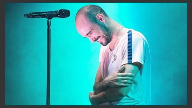 Abel Pintos tiene novia. 