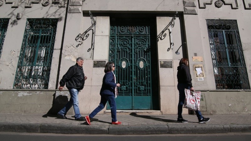 El frente de la sede céntrica del Italiano, en el centro de la polémica.