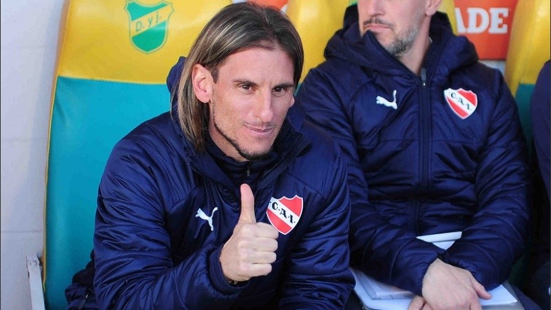 Beccacece apagó el incendio en Independiente.