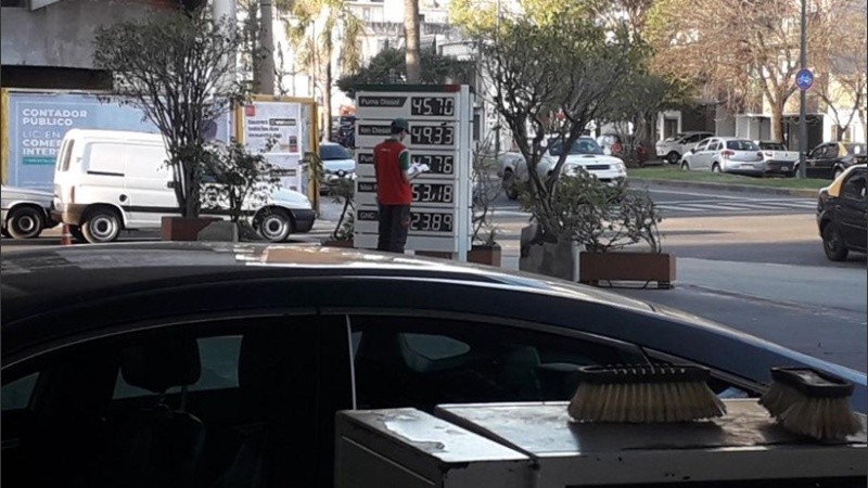 En algunas estaciones de la ciudad el precio comenzó a regir desde la tarde de este miércoles.