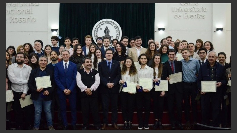 El promedio más alto de este año le pertenece a Joaquín Ferreyra, graduado de la Facultad de Ciencias Bioquímicas y Farmacéuticas en la Licenciatura en Química. 