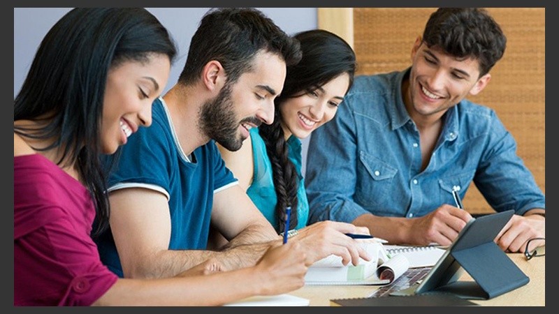 La consulta frecuente de manuales específicos permite ampliar tu aprendizaje a medida que vas cursando.