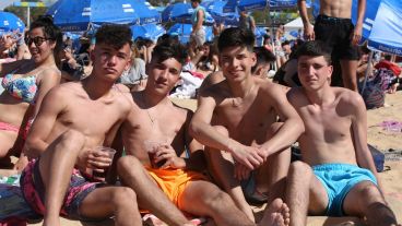 Sol, río, música y muy buena onda en la fiesta de la Vida.