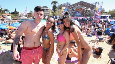 Sol, río, música y muy buena onda en la fiesta de la Vida.