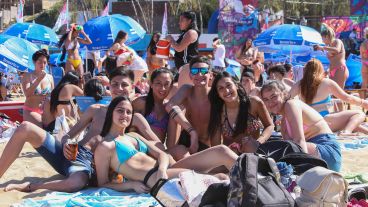 Sol, río, música y muy buena onda en la fiesta de la Vida.