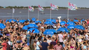 Sol, río, música y muy buena onda en la fiesta de la Vida.