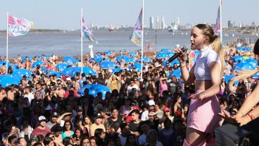 Sol, río, música y muy buena onda en la fiesta de la Vida.