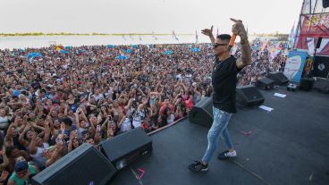 Sol, río, música y muy buena onda en la fiesta de la Vida.