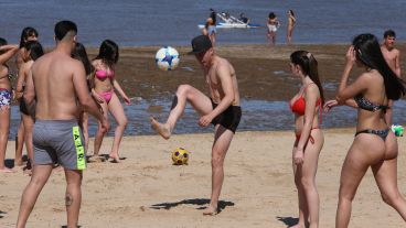 Sol, río, música y muy buena onda en la fiesta de la Vida.