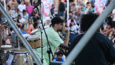 Sol, río, música y muy buena onda en la fiesta de la Vida.