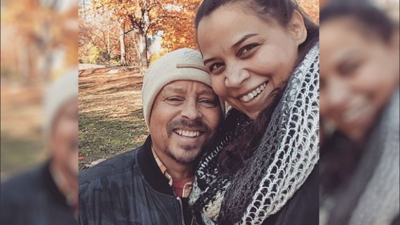 El actor Aron Eisenberg junto a su esposa, Malissa.
