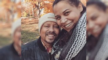 El actor Aron Eisenberg junto a su esposa, Malissa.