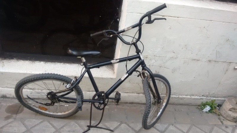 Así quedó la bicicleta en la que andaba el nene. 
