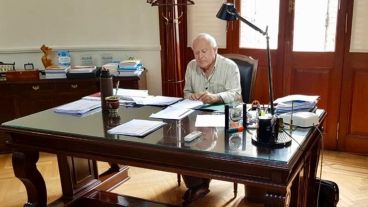 El gobernador pedirá prórroga para la presentación del presupuesto.