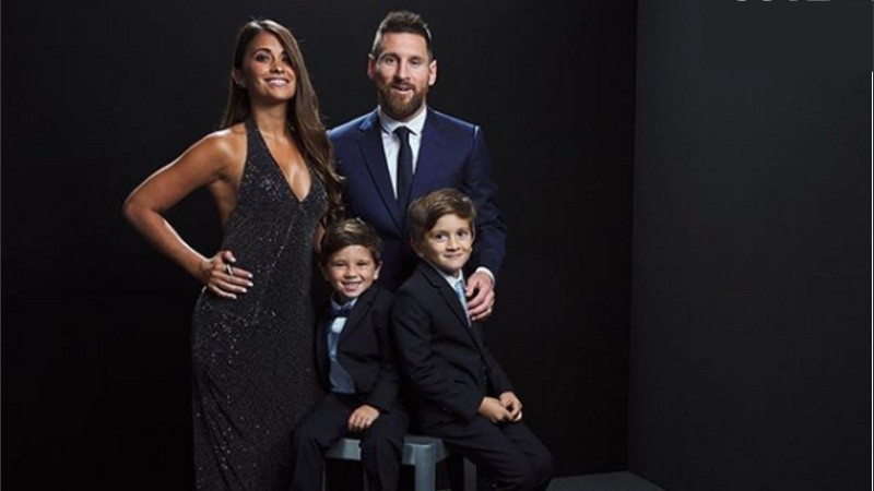 Anto y Leo con sus dos hijos mayores: Thiago y Mateo. 