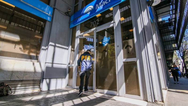 La Policía Federal este martes por la mañana en la zona de bancos de Rosario.