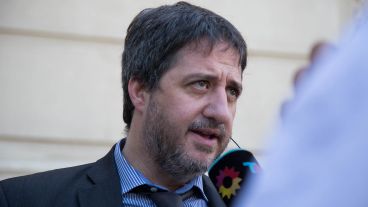 El fiscal Matías Edery investiga la saga de balaceras en Rosario.