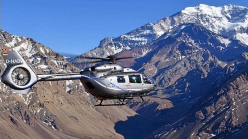 La aeronave en su maniobra de aproximación a la cima del Aconcagua. 