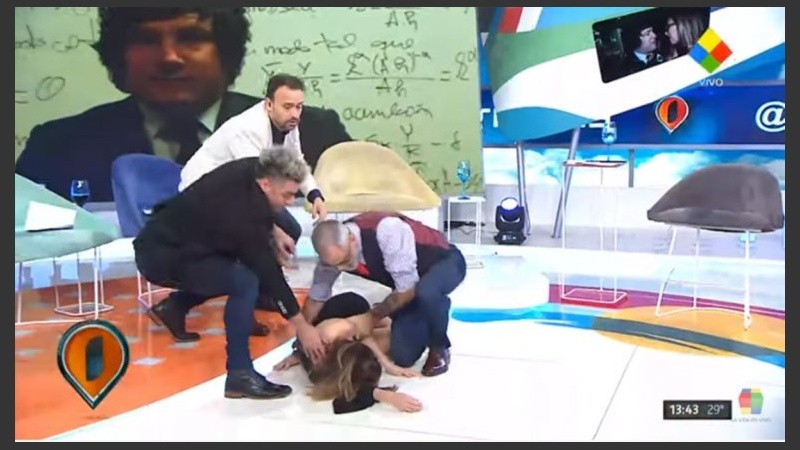 Tenso momento en el programa Intrusos.