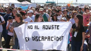 Una de las tantas banderas que se vio este jueves.