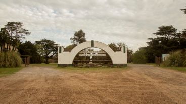 El viejo acceso al Parque Villarino de Zavalla.
