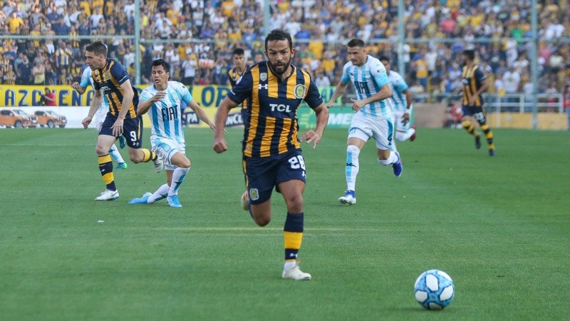 Gamba volvió a la titularidad y al gol.