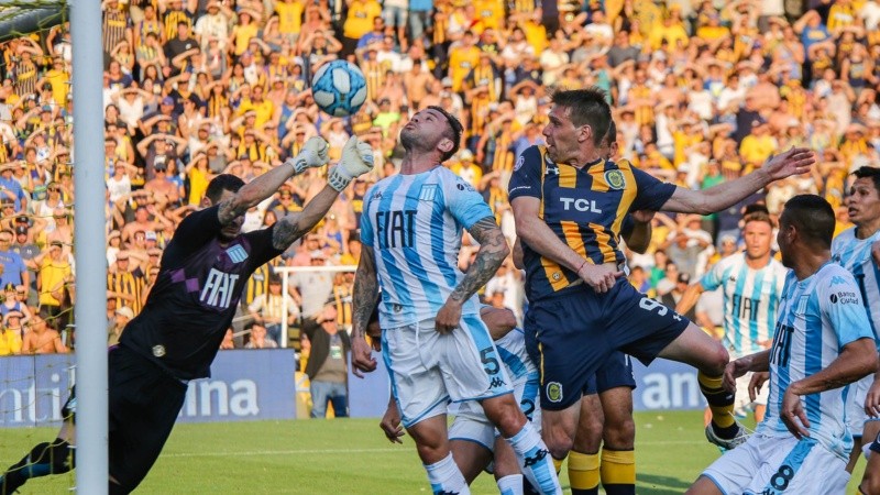 El local salió mejor en el inicio del encuentro.