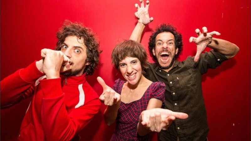 Pim Pau es un proyecto argentino brasileño de arte, música y educación para niños y adultos. Lo lideran Lucho Milocco, Eva Harvez y Cássio Carvalho.